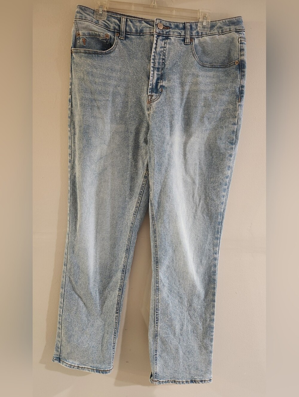 Straight Leg Light Blue Women’s Jeans — Classic Everyday Style